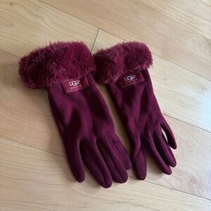 UGG Women's Deep Red Fur-Trimmed Gloves